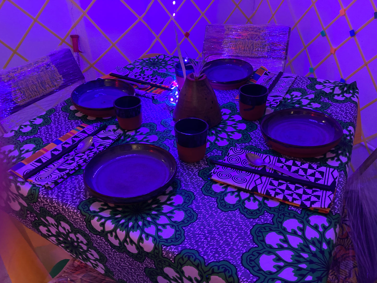 MÁAZ: Recent Archeological Discoveries from Earth’s Second Colony (Mars Plates and Cups Set)