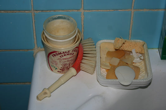 Bathroom Scene (Brush), October 2005