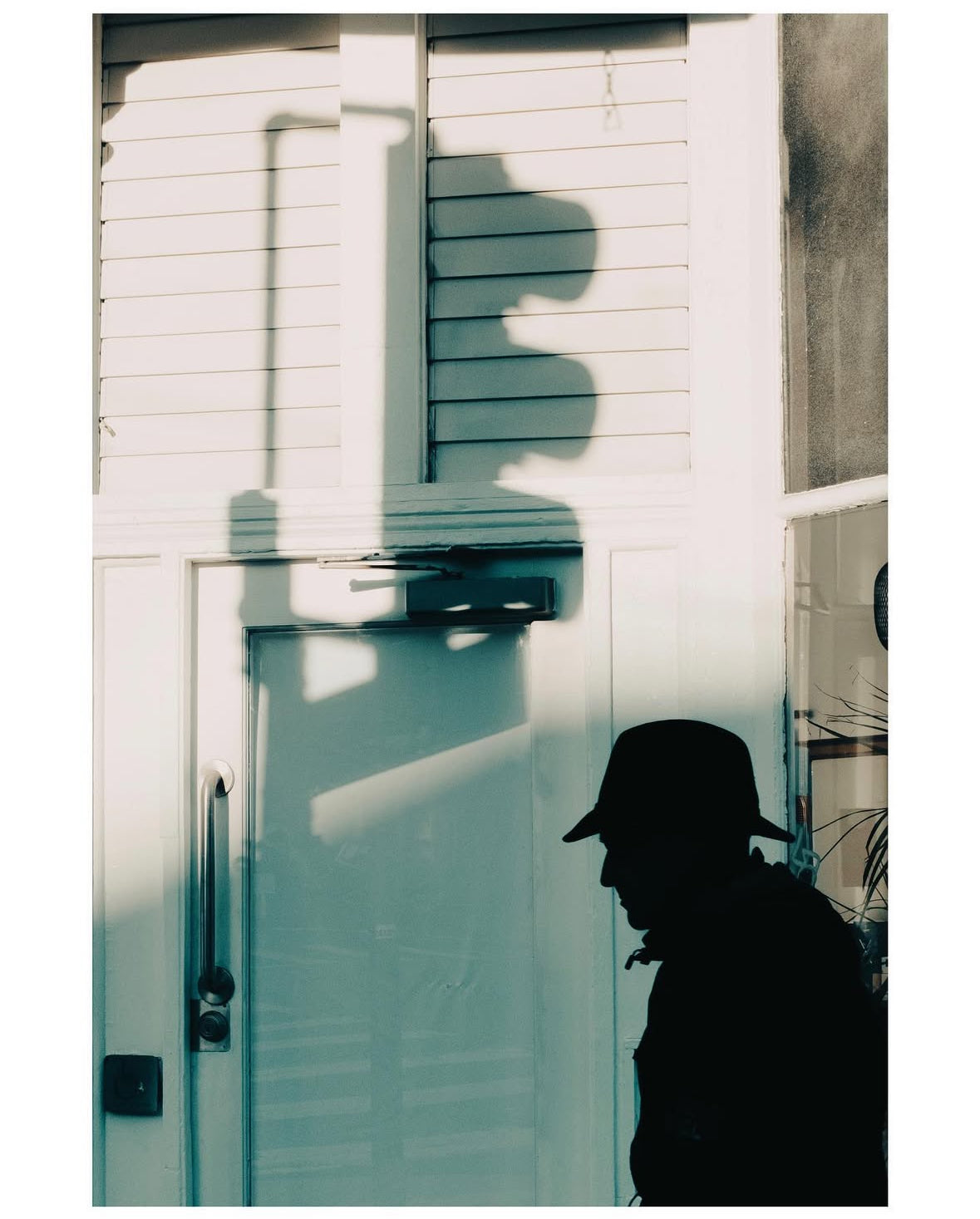 Got an angel on my left shoulder, a devil on the polar